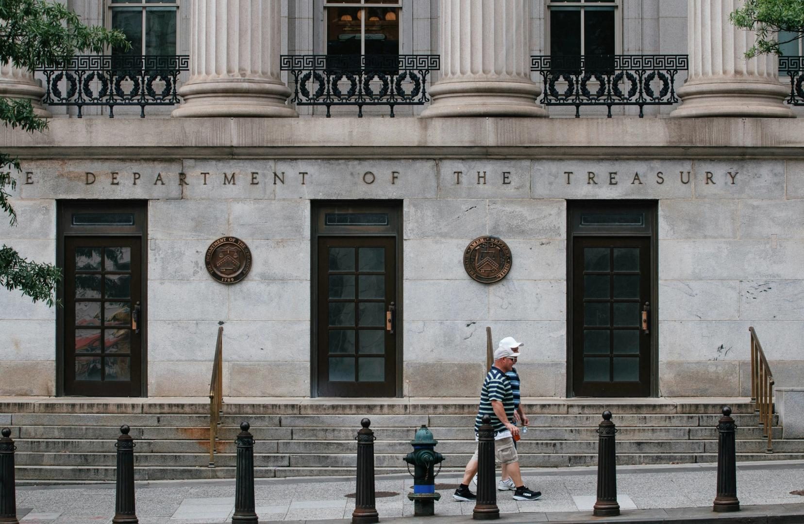 Bessent's bond buyback fails to lower yields; market reaction ripples through crypto