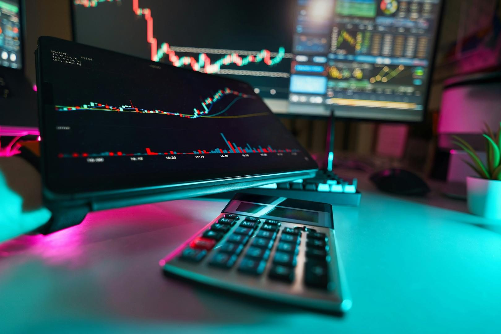Bitcoin holds steady as oil and bond yields pressure stocks and gold