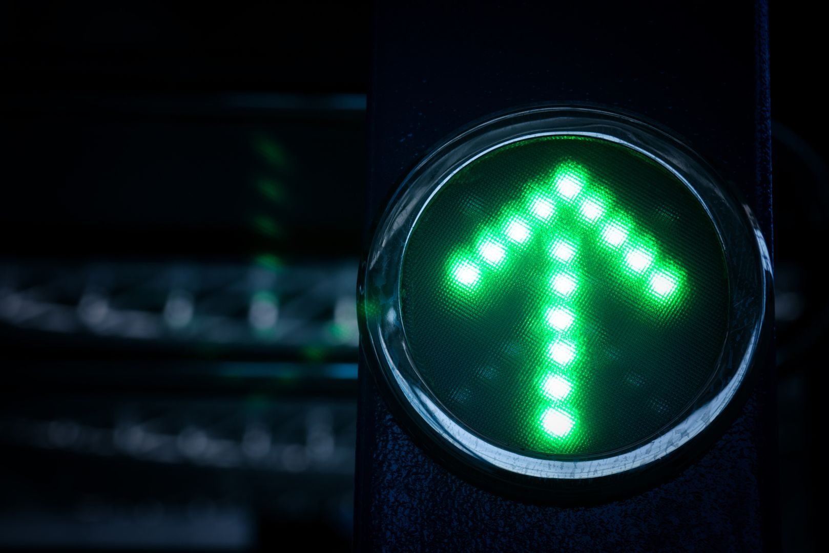 Bitcoin reclaims $60K on Warsh inflation remarks; SOL, DOGE rally