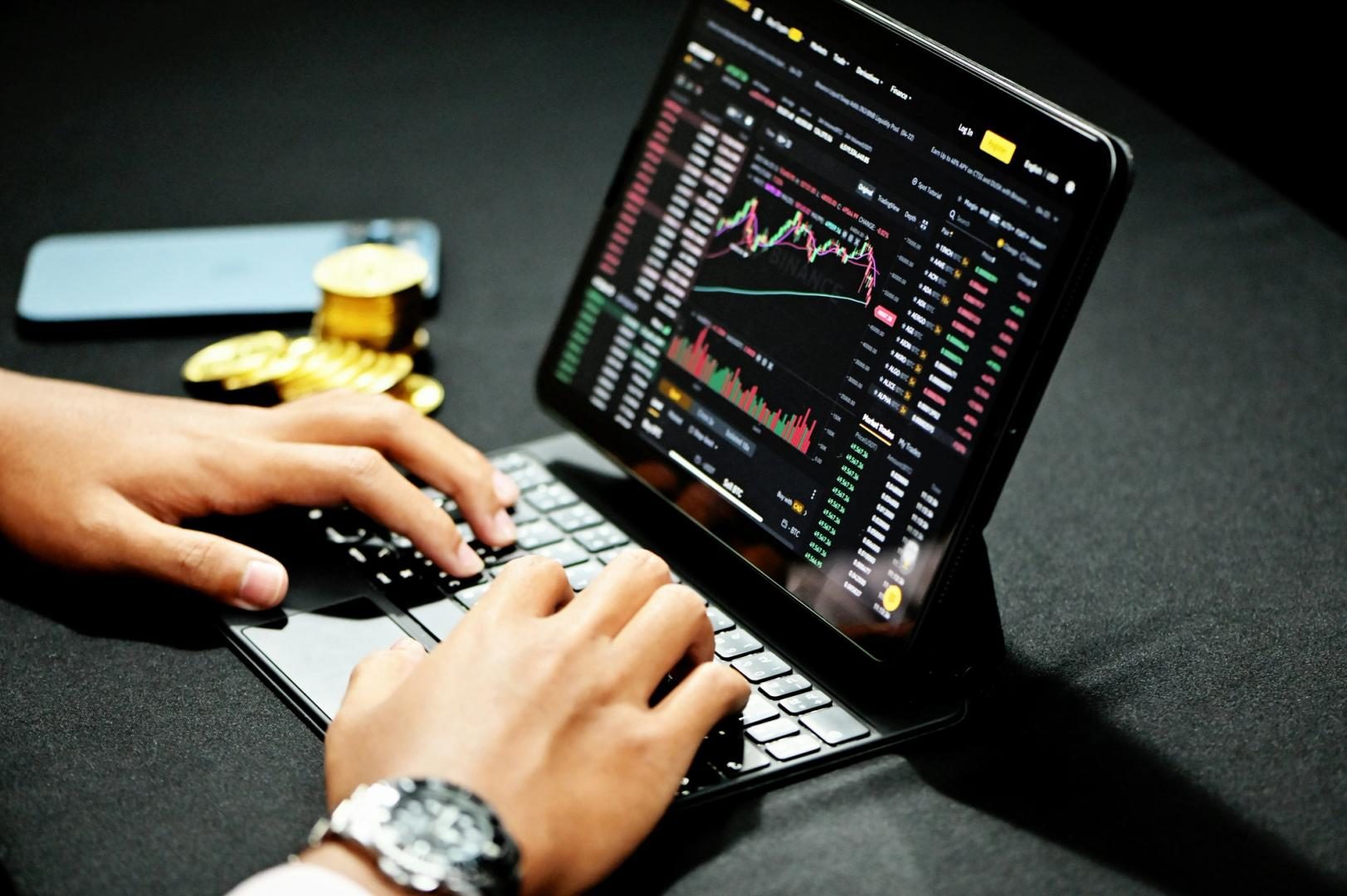 Bitcoin, Ether, Solana decline as dollar strength and potential Strategy sales weigh