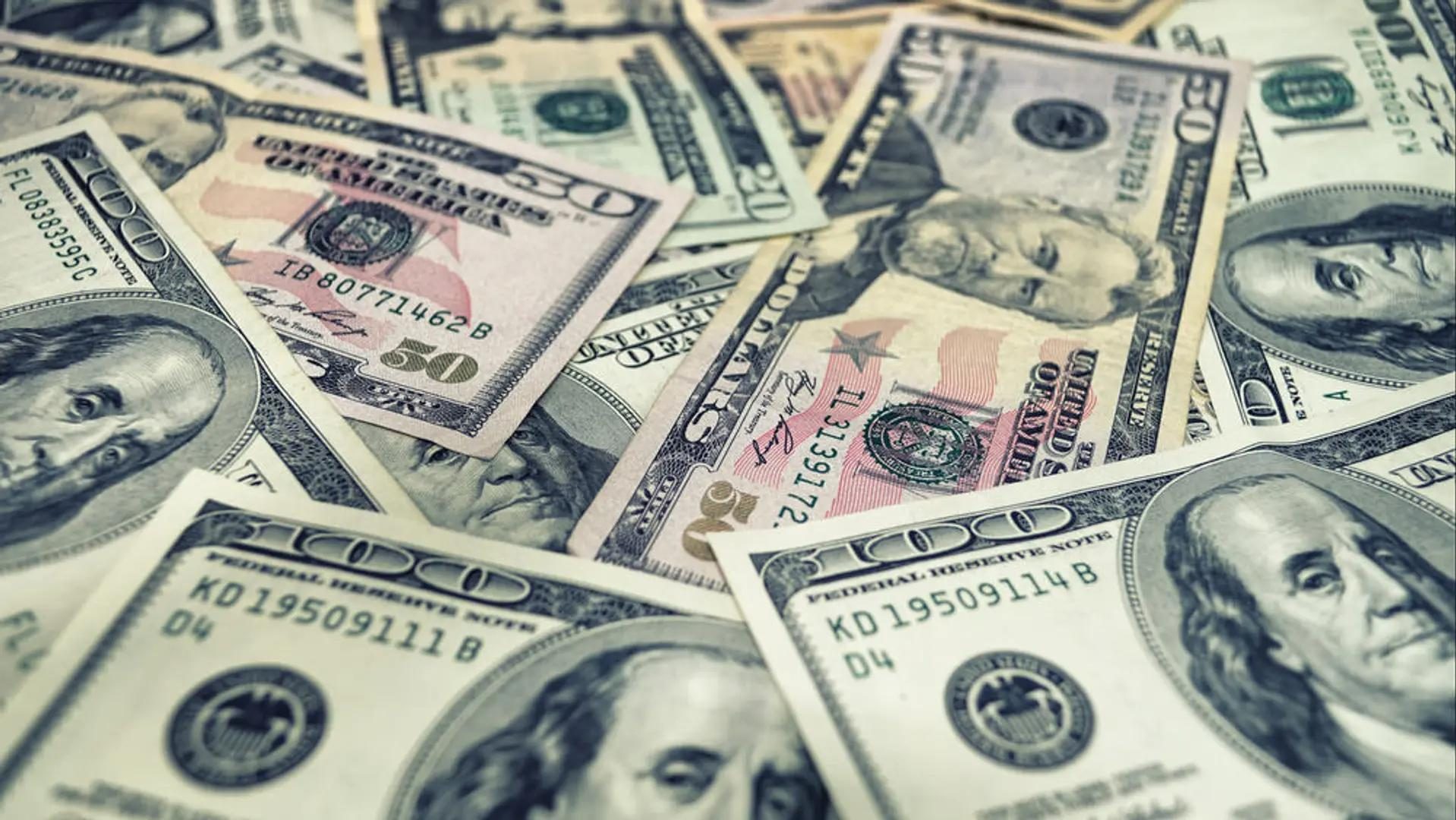 Dollar hits 18-month high on euro weakness while bitcoin stays steady near $86K