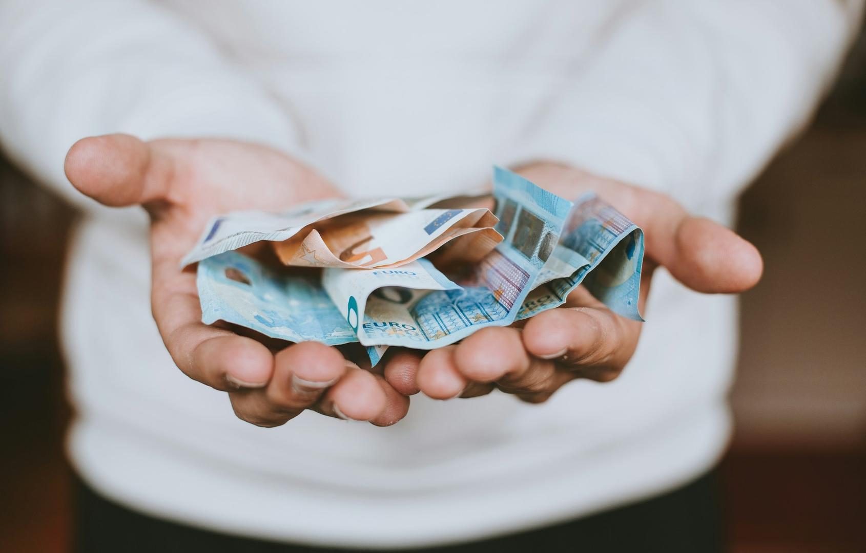 AI trade triggers $60M crypto liquidations; company defends oracle behavior