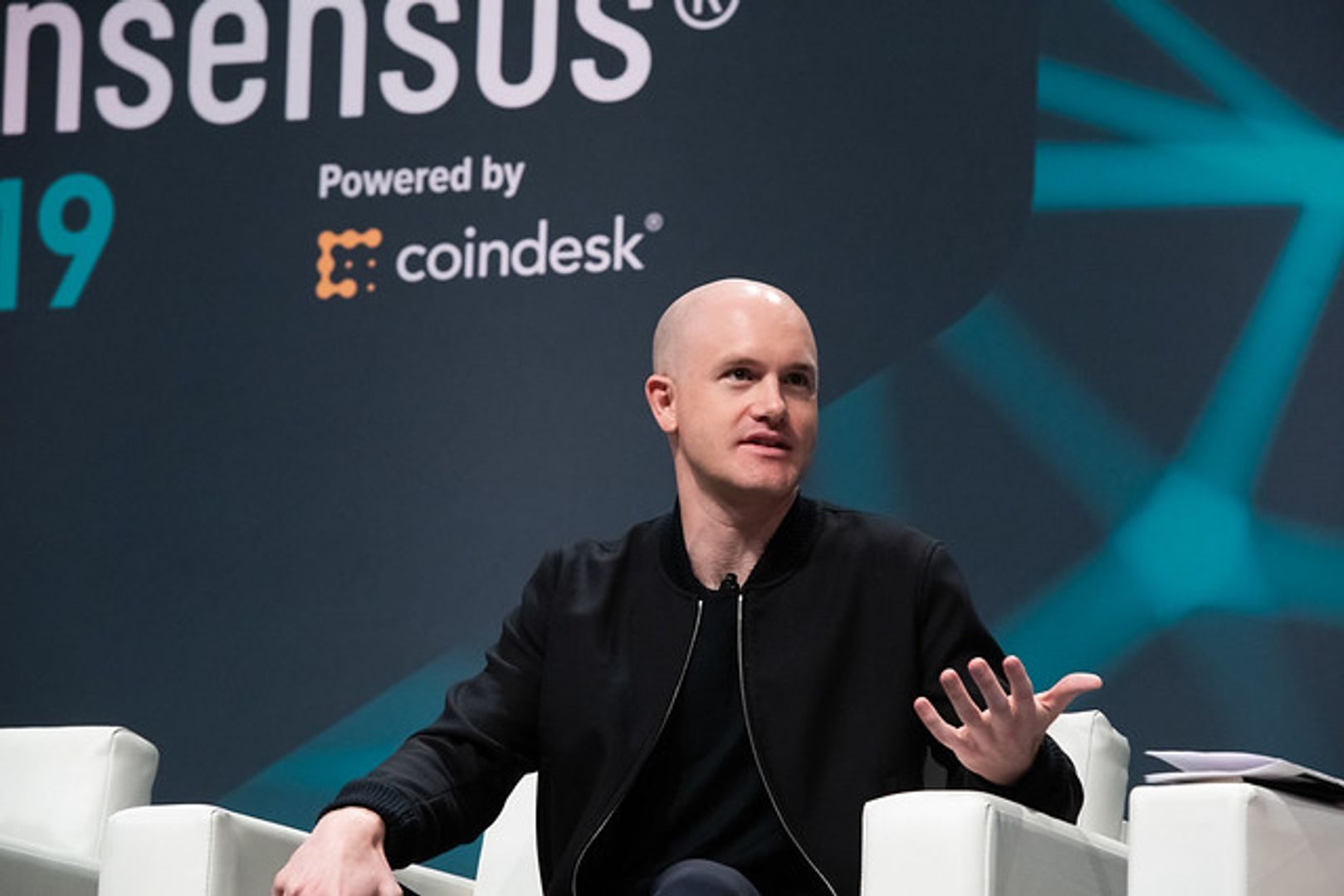 Coinbase CEO warns against crypto startups rebranding as AI plays