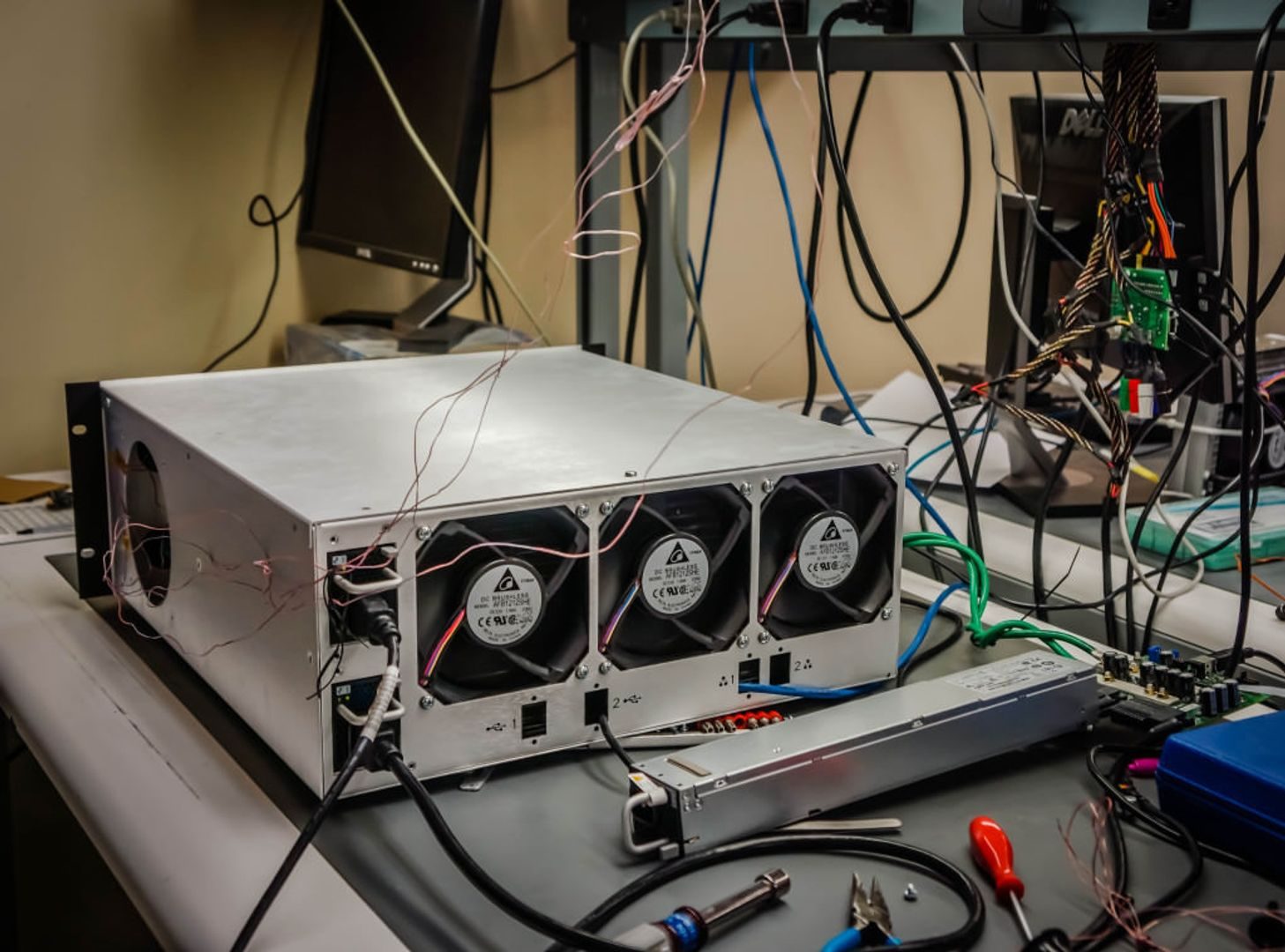 Bitcoin mining stress: 20% of miners unprofitable as prices stay below production costs