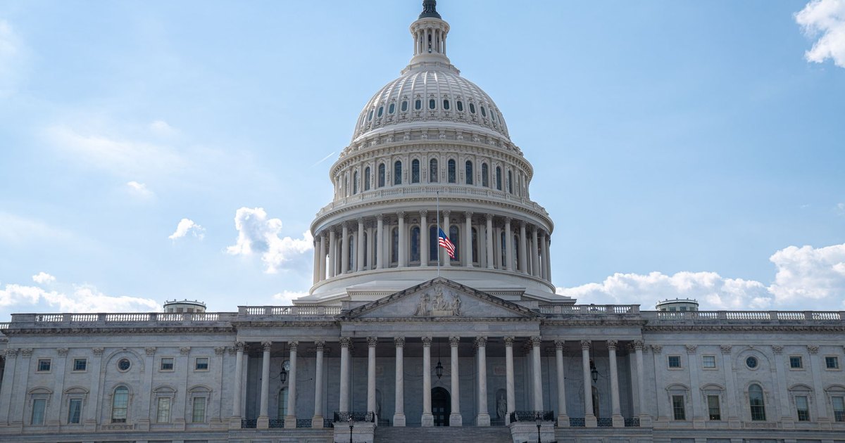 Stunning architectural shot of the US Capitol under a clear blue sky.