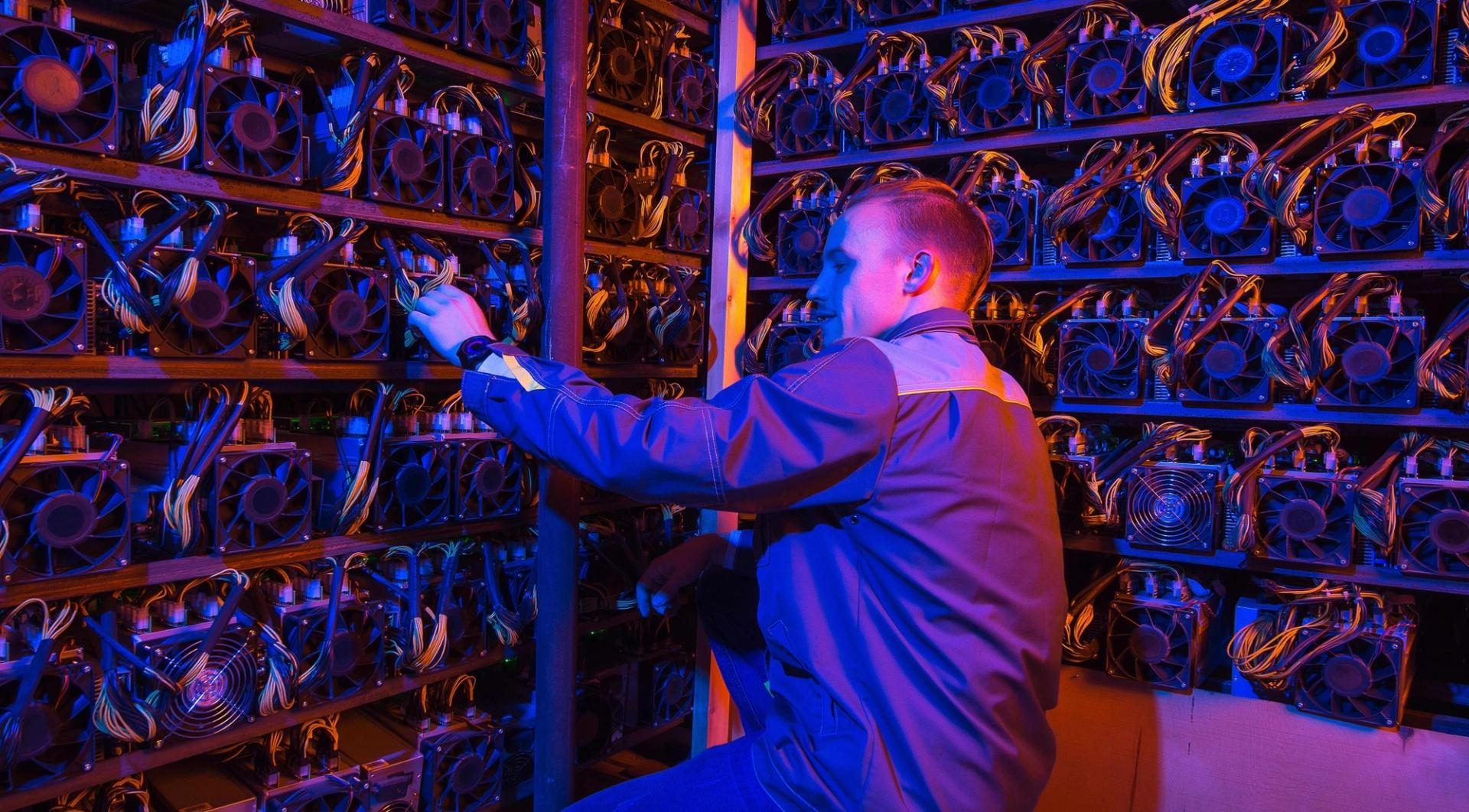 Bitcoin miner TeraWulf pivots to AI infrastructure with Anthropic data-center lease