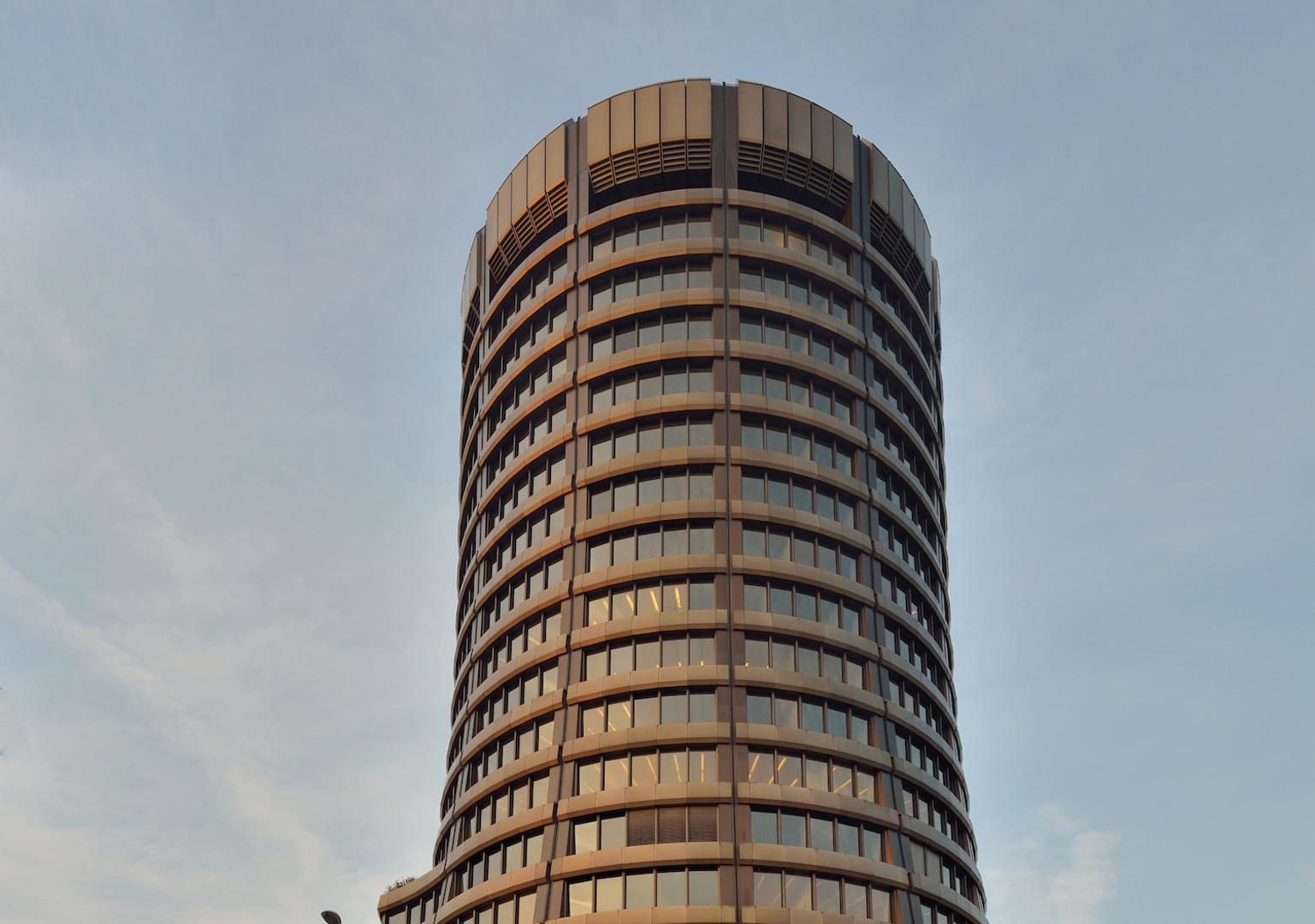 BIS flags stablecoins as FX risk, compares them to ETFs rather than money